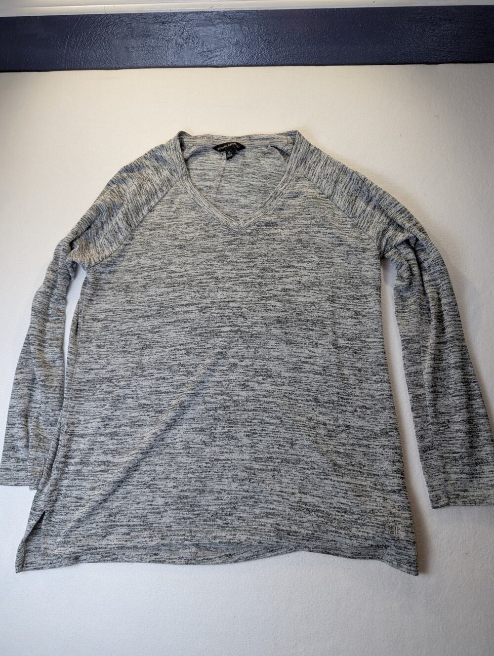 Banana Republic Women's Medium Gray V Neck Long Sleeve Shirt